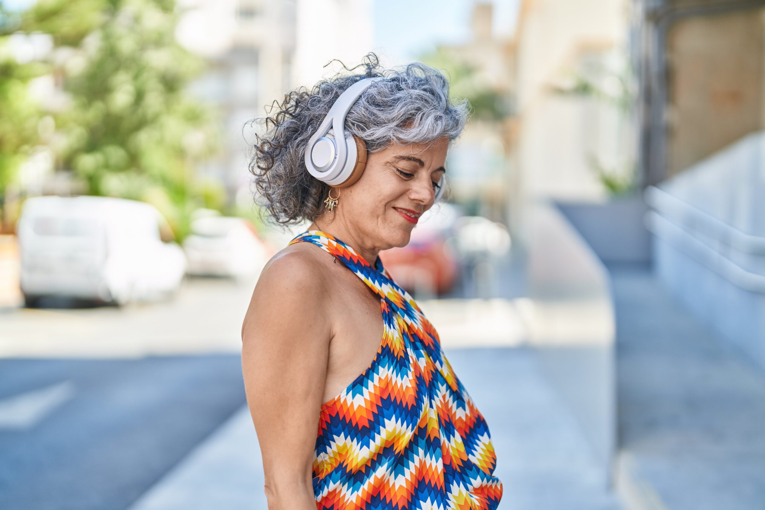 Mujer mayor sonriendo
